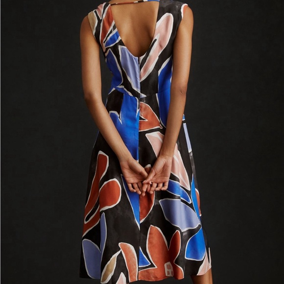 Open back printed midi dress worn once this dress has color variations - Picture 3 of 6